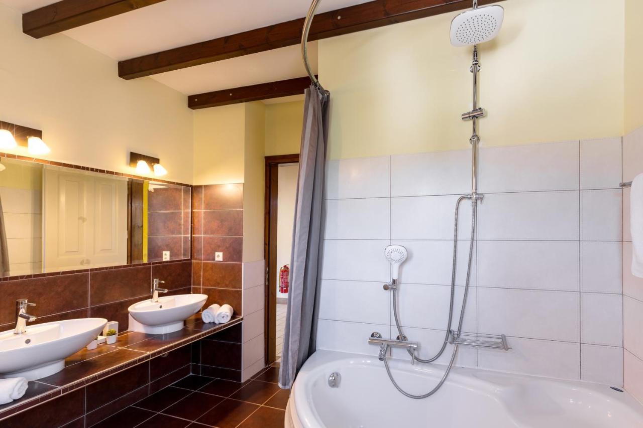 Villa St Nicholas House With Private Heated Pool Dassiá Exteriér fotografie
