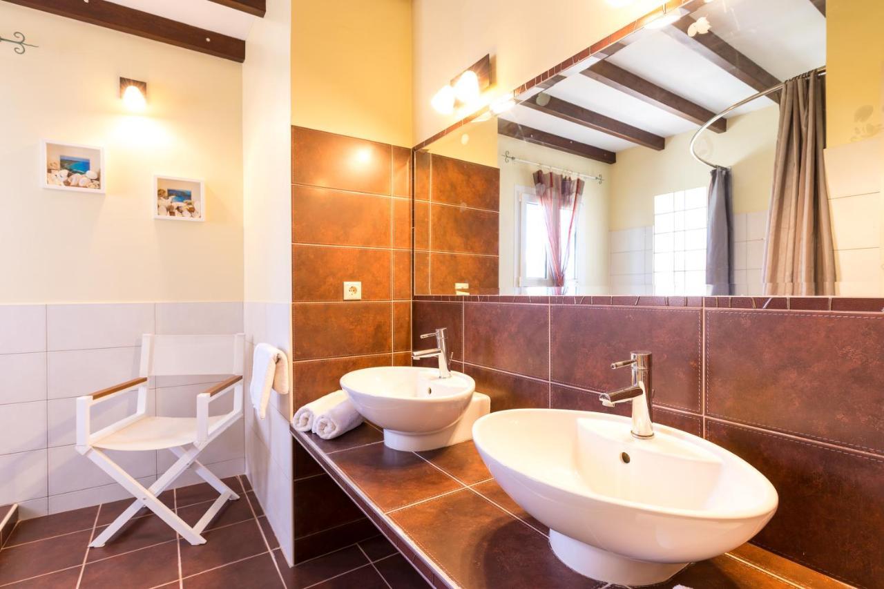 Villa St Nicholas House With Private Heated Pool Dassiá Exteriér fotografie
